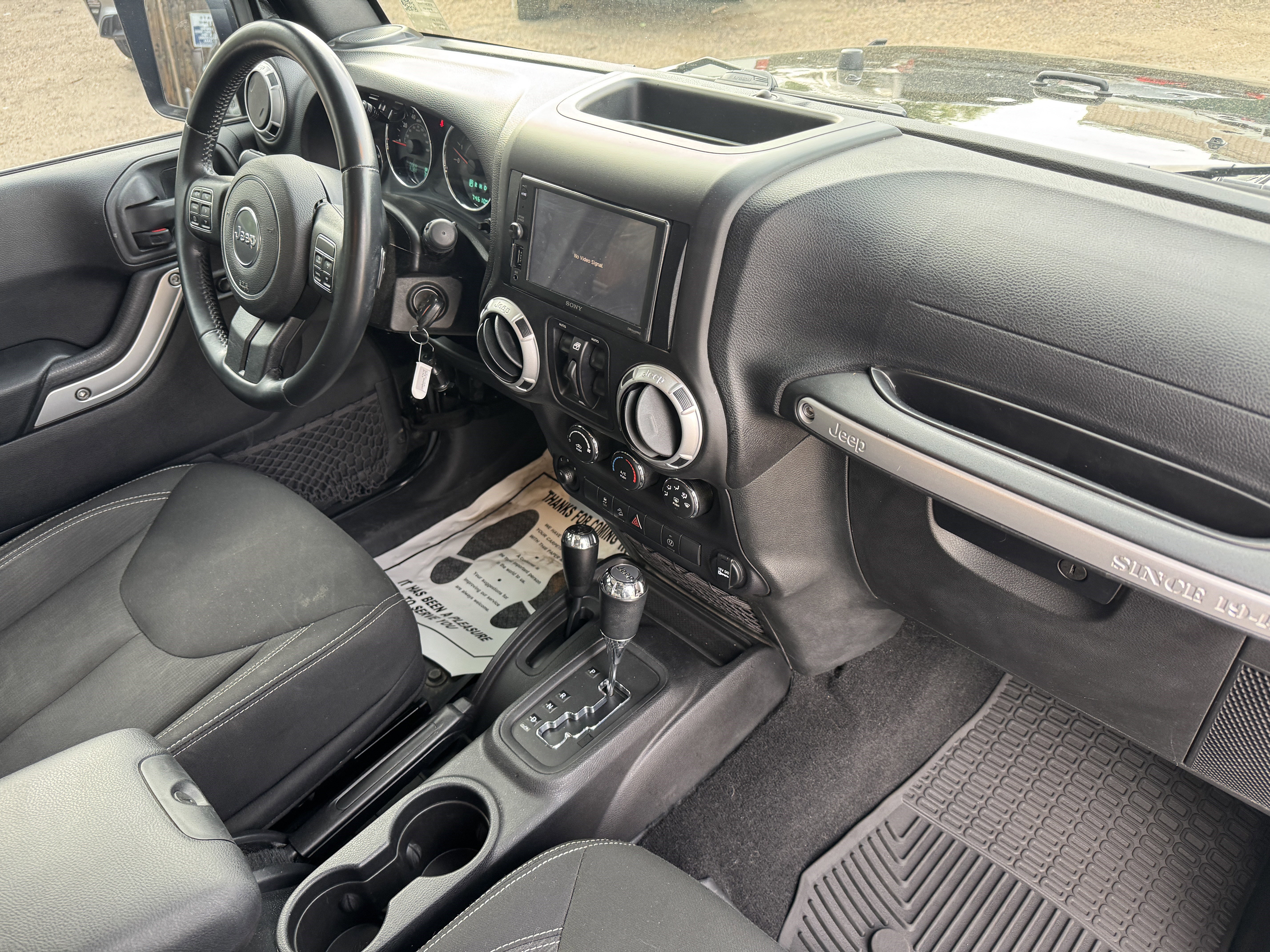 Used 2015 Jeep Wrangler Unlimited Sahara w/ Connectivity Group AWD/4WD image 19