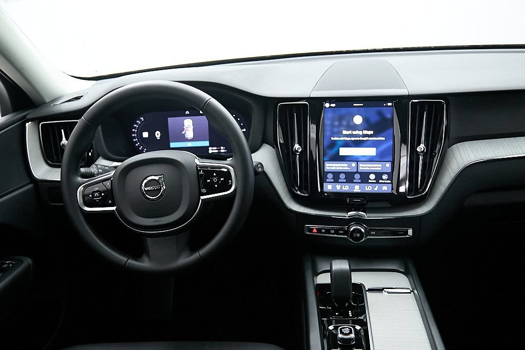 Certified 2025 Volvo XC60 T8 Plus w/ Protection Package Premier AWD/4WD image 24