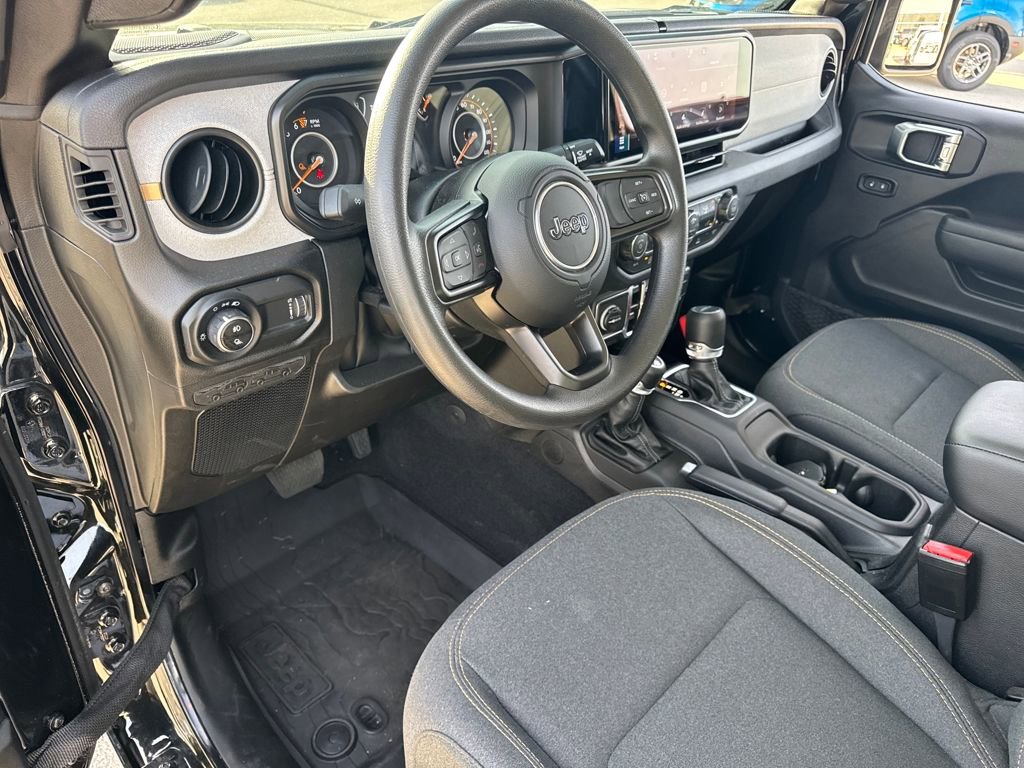 Used 2025 Jeep Gladiator Sport AWD/4WD image 14