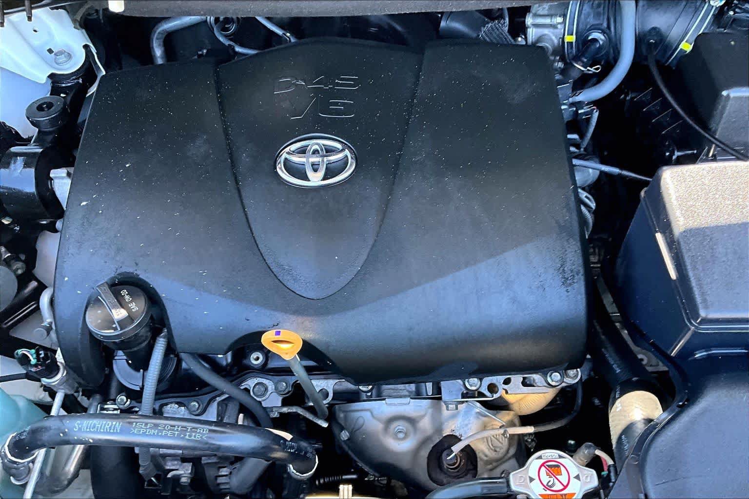 Used 2017 Toyota Sienna SE w/ SE Preferred Package FWD image 32