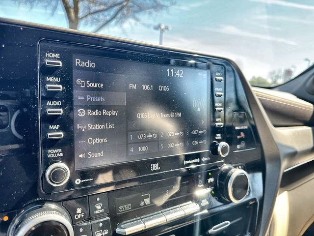 Used 2020 Toyota Highlander Limited image 24