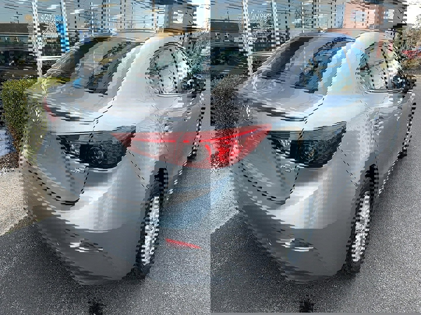 Used 2015 MAZDA MAZDA3 i Touring w/ Technology Package image 3