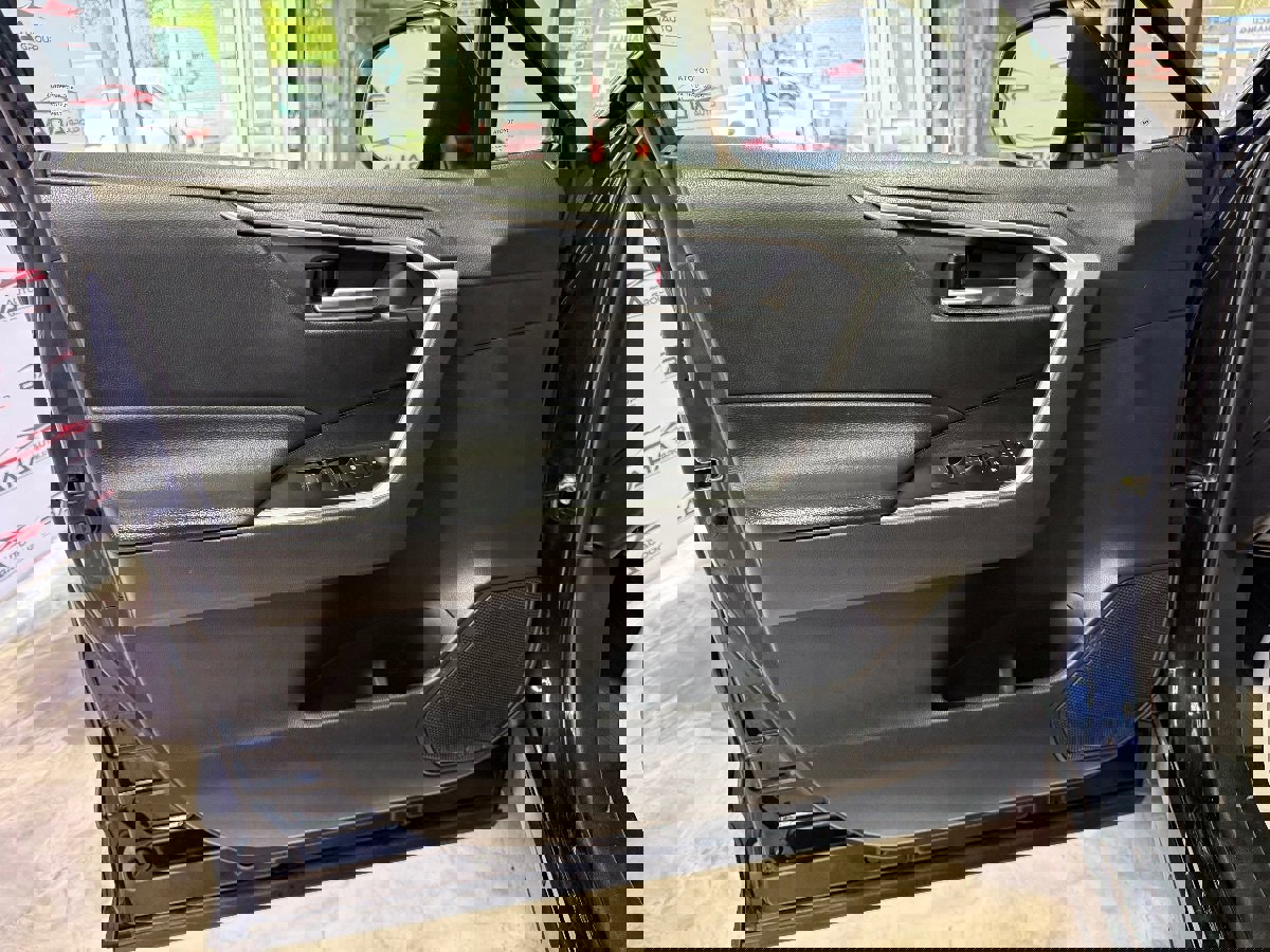 Used 2022 Toyota RAV4 XLE image 35