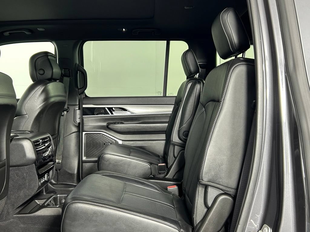 Used 2023 Jeep Wagoneer Series II AWD/4WD image 19