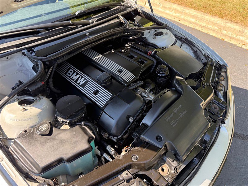 Used 2003 BMW 325i Wagon image 28