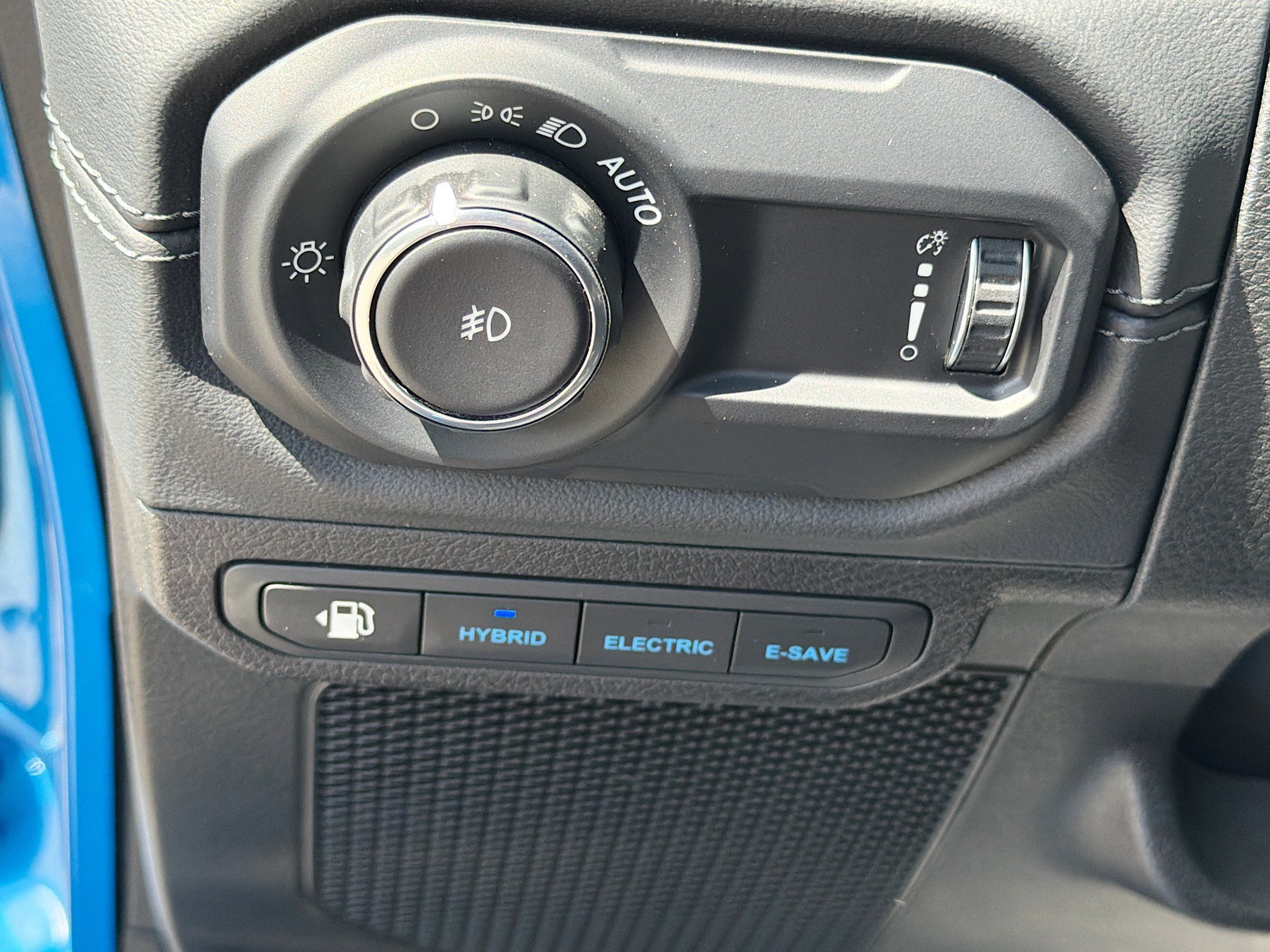 Used 2024 Jeep Wrangler Sahara image 32