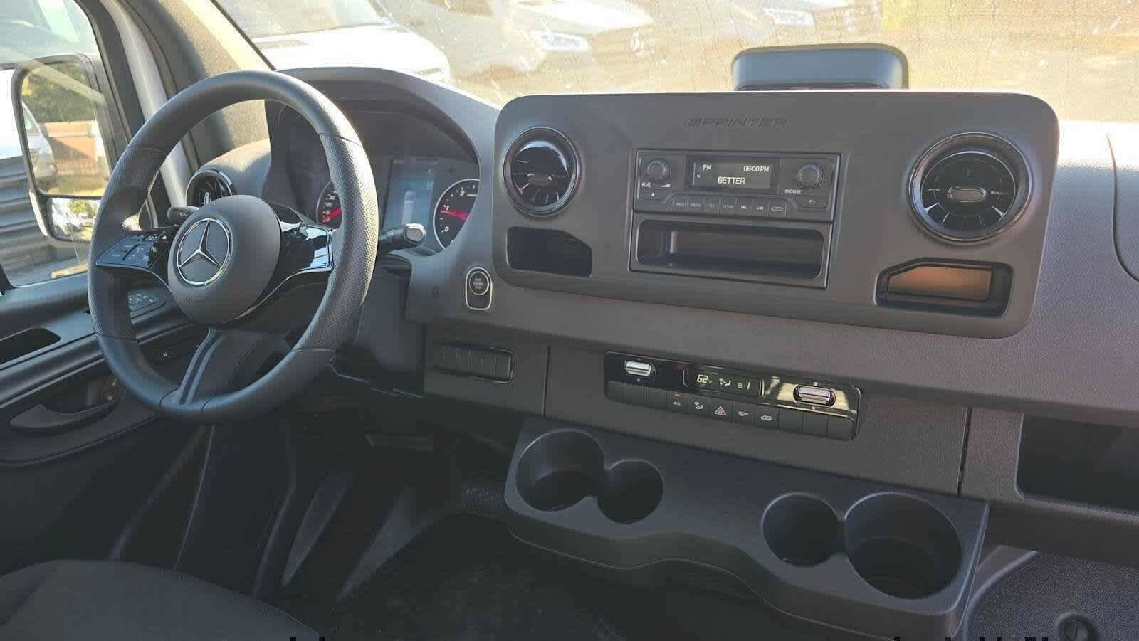 Used 2025 Mercedes-Benz Sprinter 2500 image 11