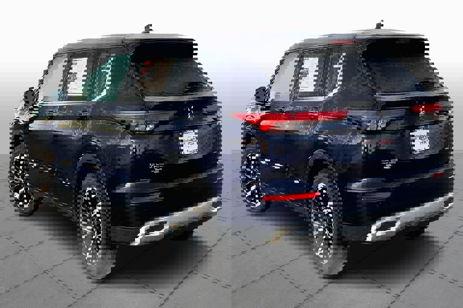 Used 2024 Mitsubishi Outlander SE image 12