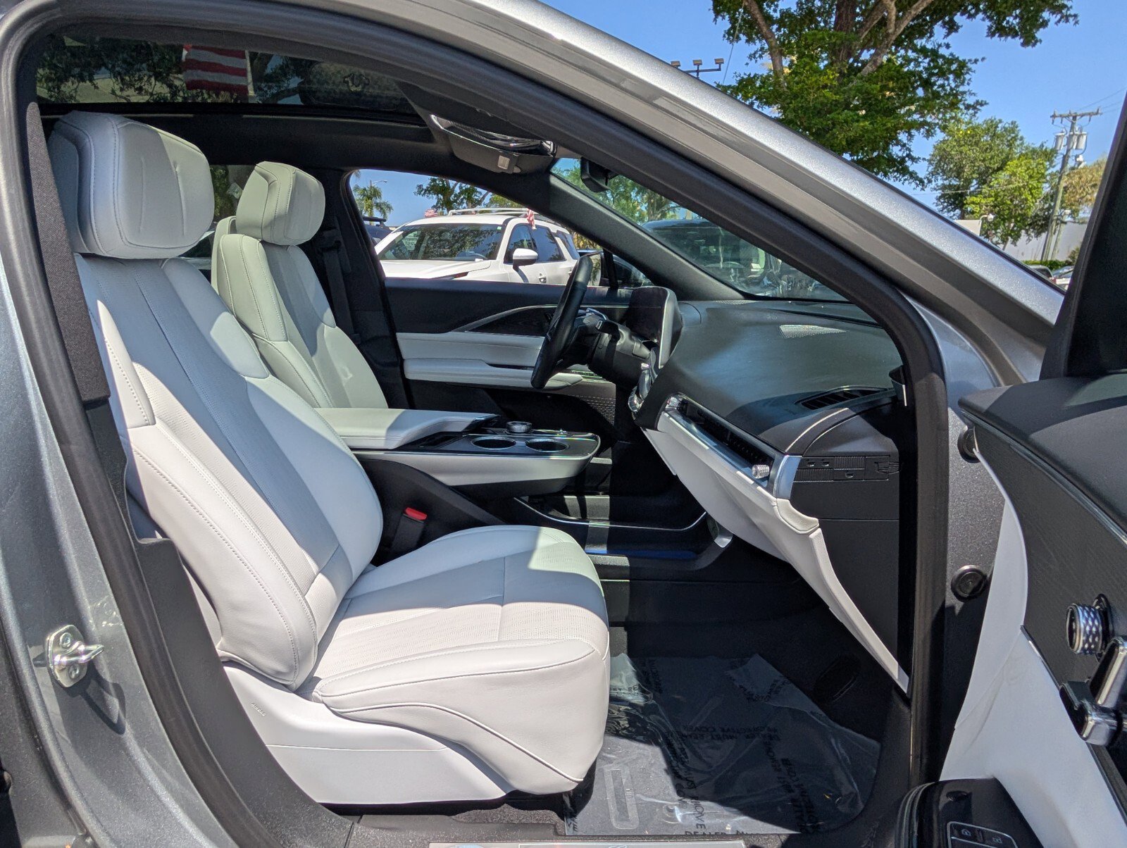Used 2024 Cadillac Lyriq Luxury w/ LPO, Floor Liner Package RWD image 17
