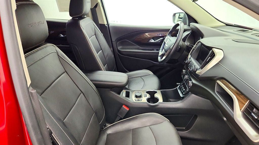 Used 2020 GMC Terrain Denali w/ Denali Premium Package FWD image 25