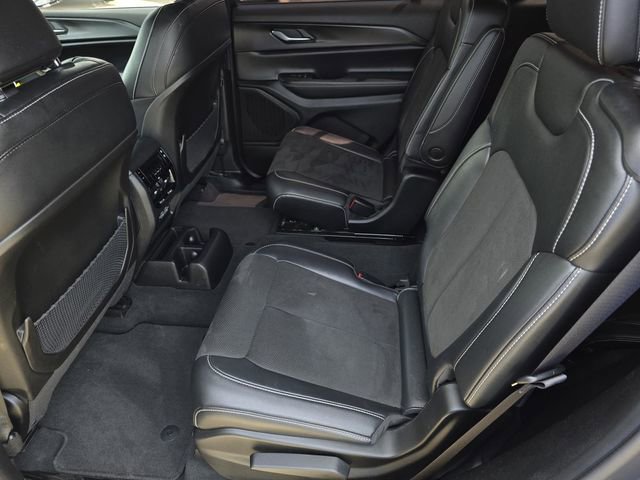 Used 2023 Jeep Grand Cherokee L Laredo image 29