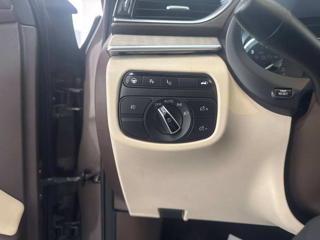 Used 2019 INFINITI QX50 Essential AWD/4WD image 11