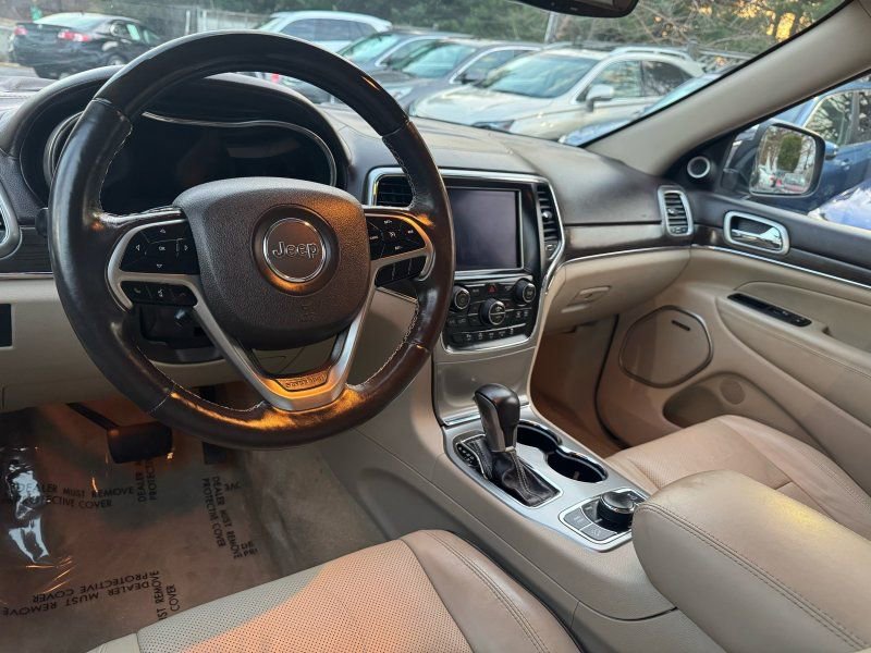 Used 2018 Jeep Grand Cherokee Overland AWD/4WD image 14