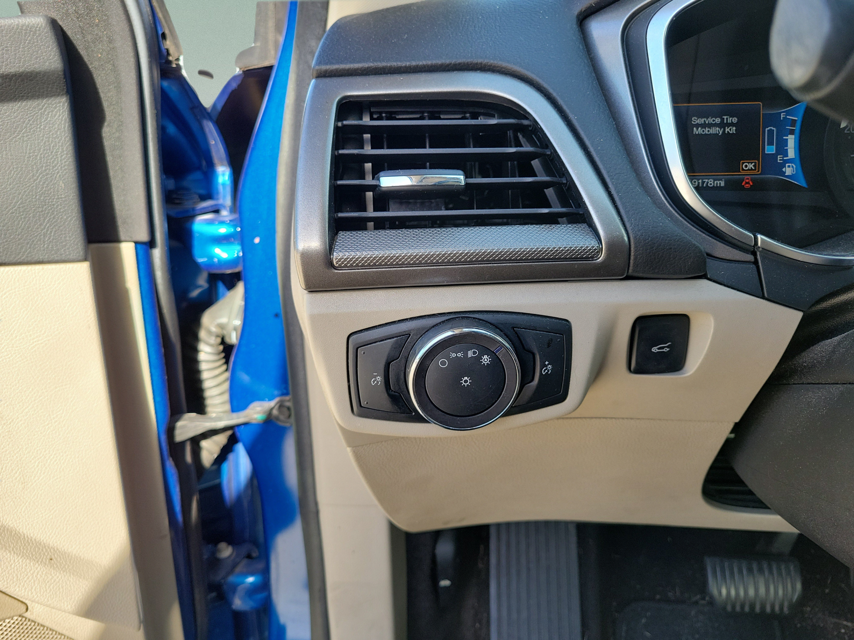 Used 2018 Ford Fusion SE FWD image 24
