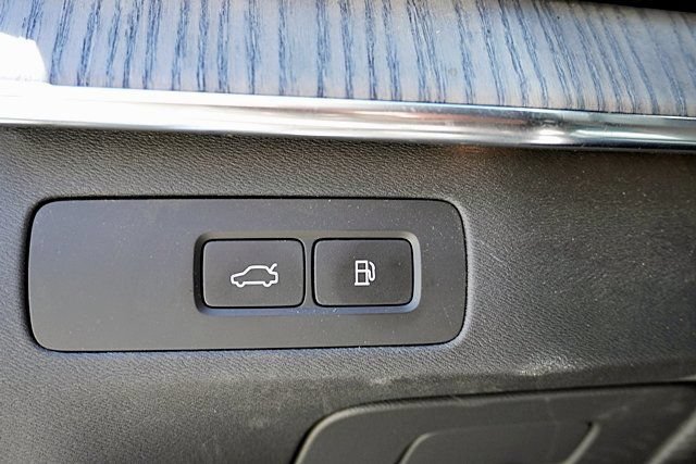 Used 2023 Volvo XC90 T8 Ultimate w/ Protection Package Premier AWD/4WD image 36