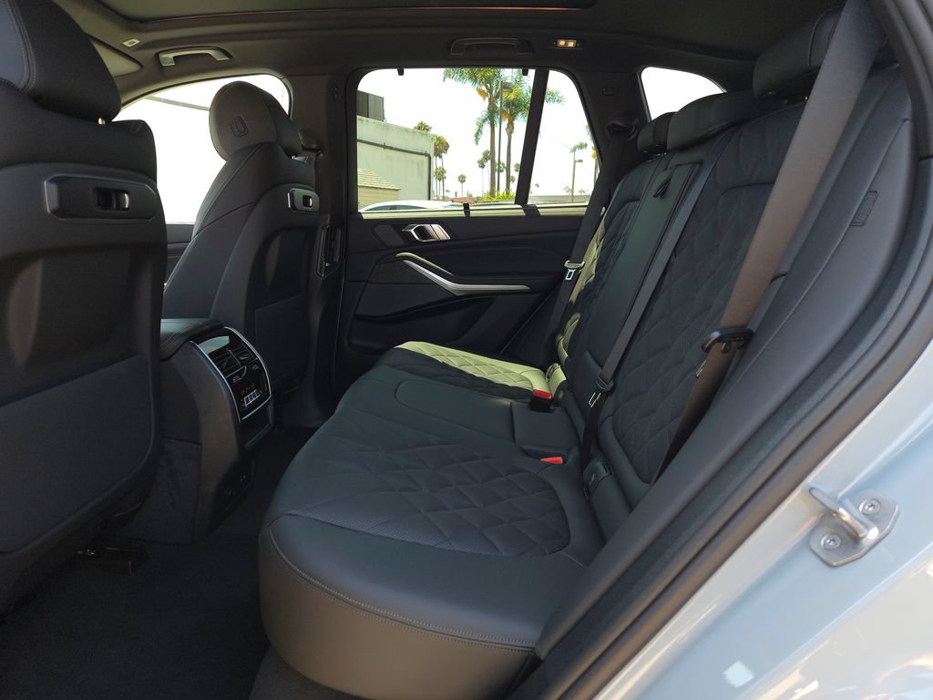 New 2026 BMW X5 xDrive40i w/ M Sport Package AWD/4WD image 8