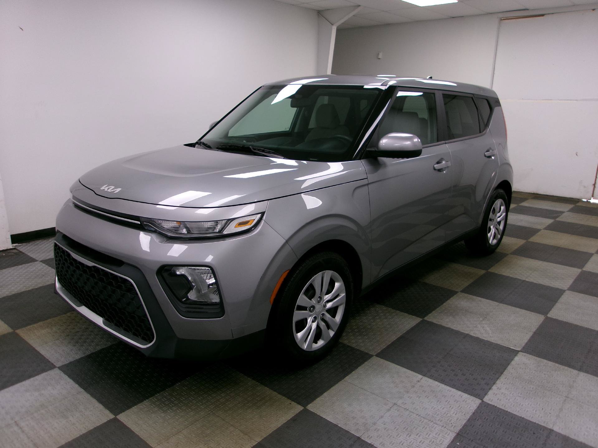 Used 2022 Kia Soul LX FWD image 1