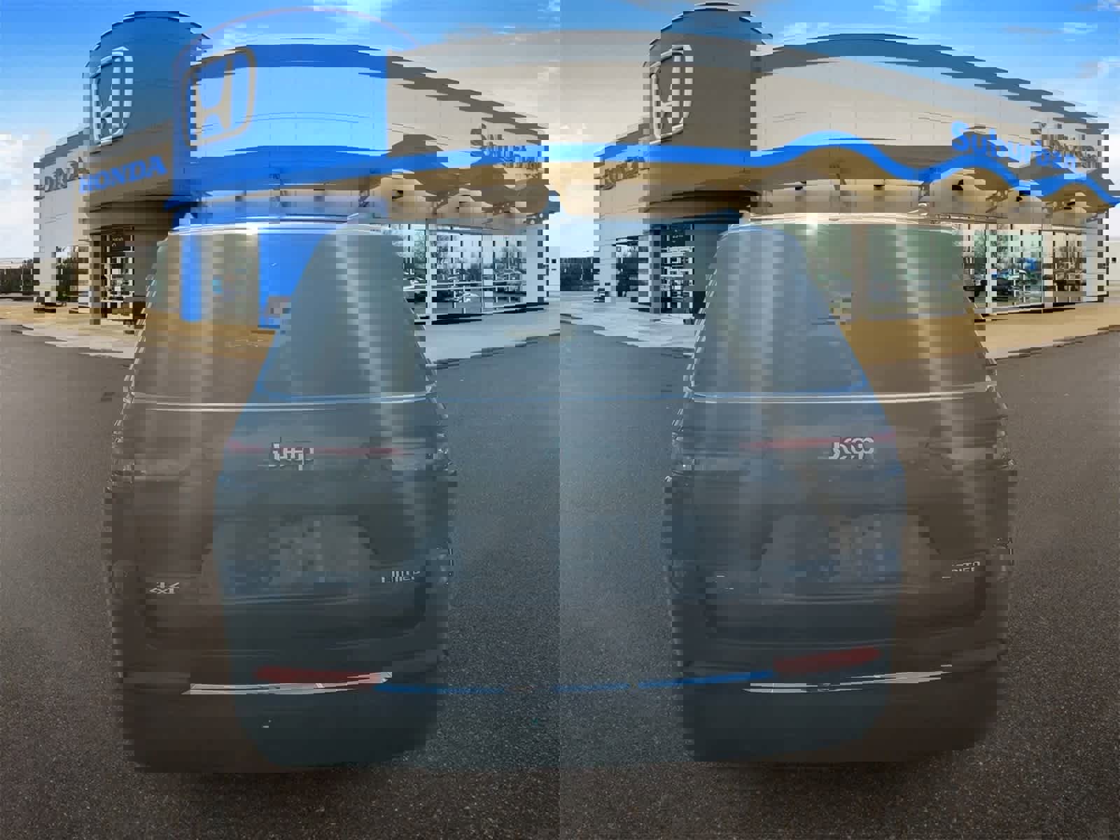 Used 2024 Jeep Grand Cherokee L Limited w/ Luxury Tech Group II image 7