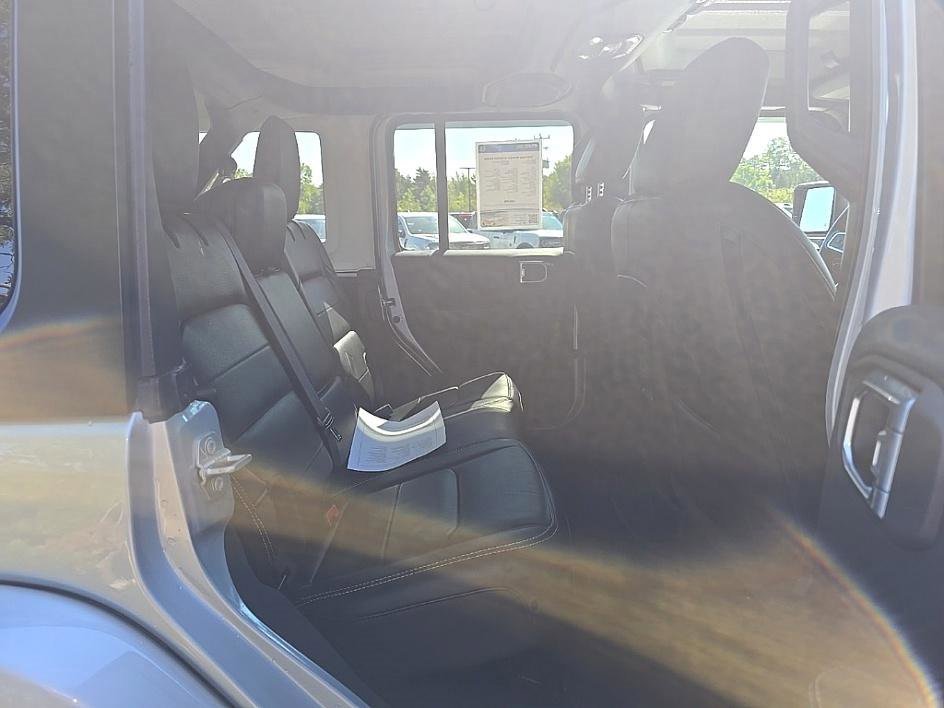 Used 2022 Jeep Wrangler Unlimited Sahara w/ Dual Top Group image 31