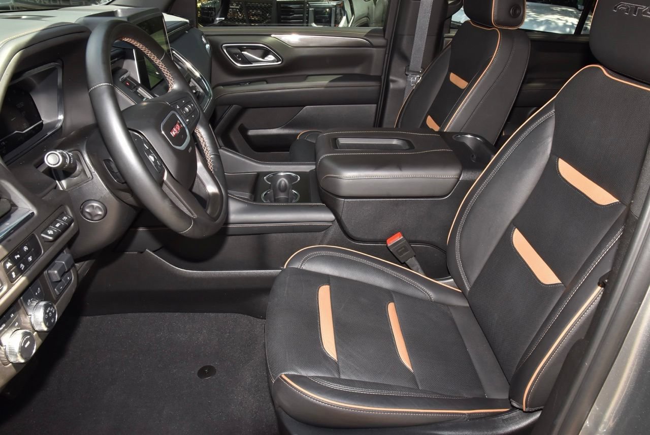 Used 2024 GMC Yukon AT4 w/ Technology Package AWD/4WD image 13