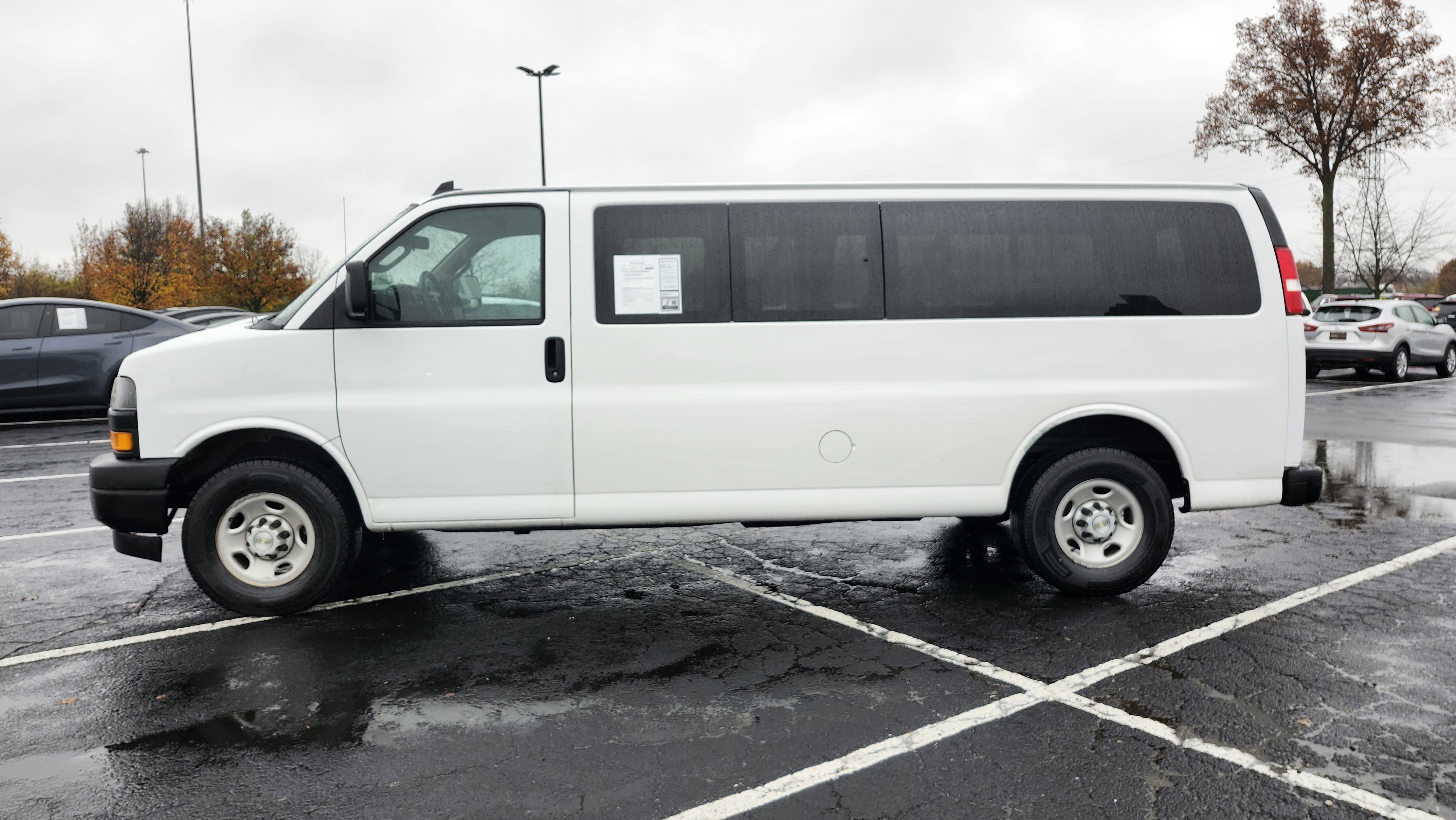 Used 2022 Chevrolet Express 3500 LS image 12