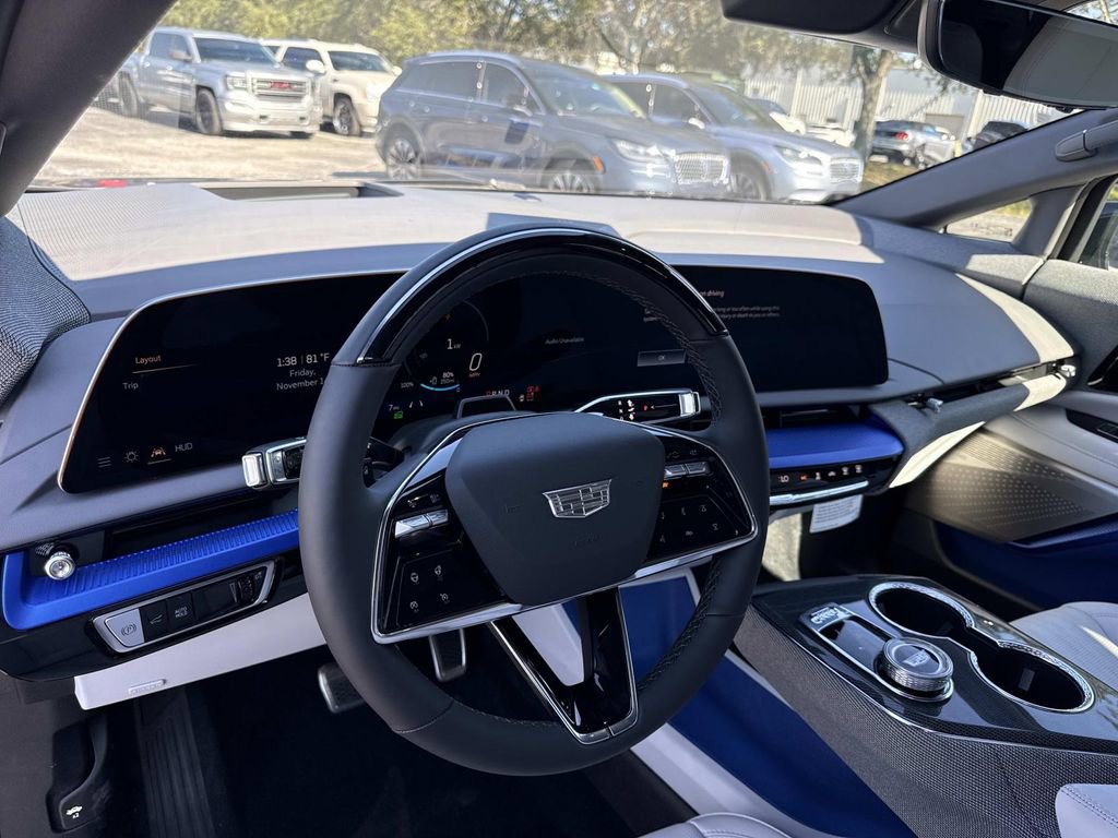 New 2026 Cadillac Optiq Luxury 2 image 32