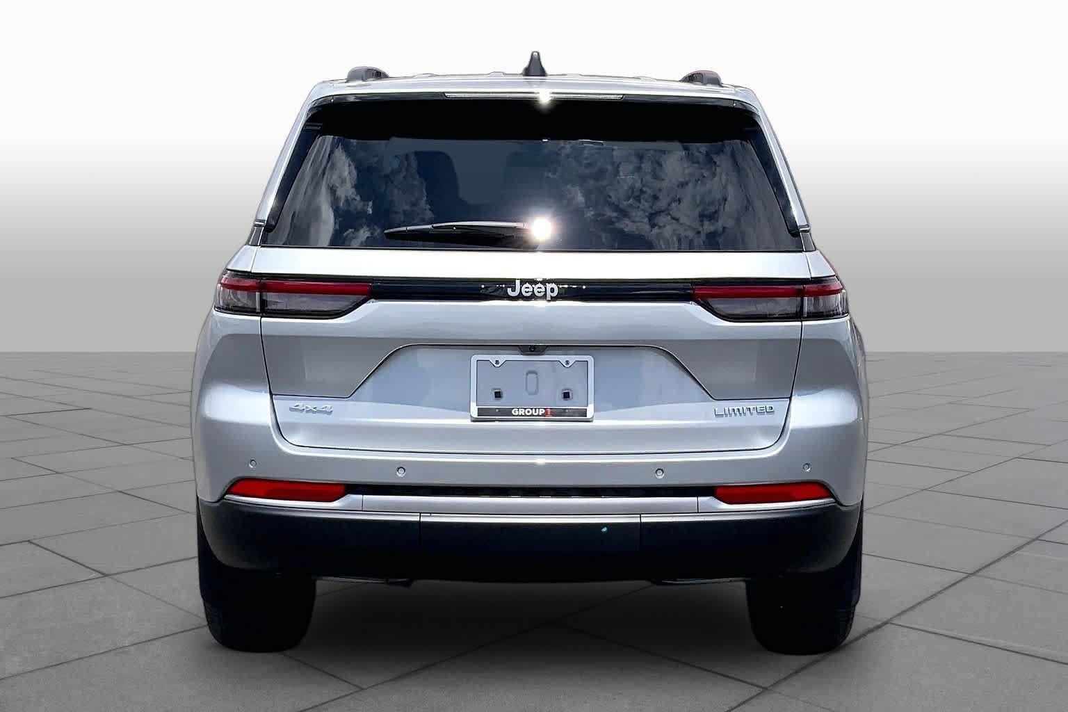 Used 2026 Jeep Grand Cherokee Limited AWD/4WD image 5