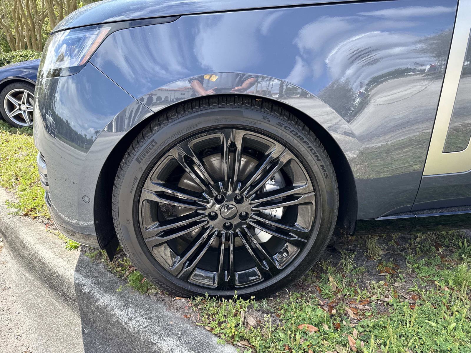 Used 2026 Land Rover Range Rover Long Wheelbase SE image 9