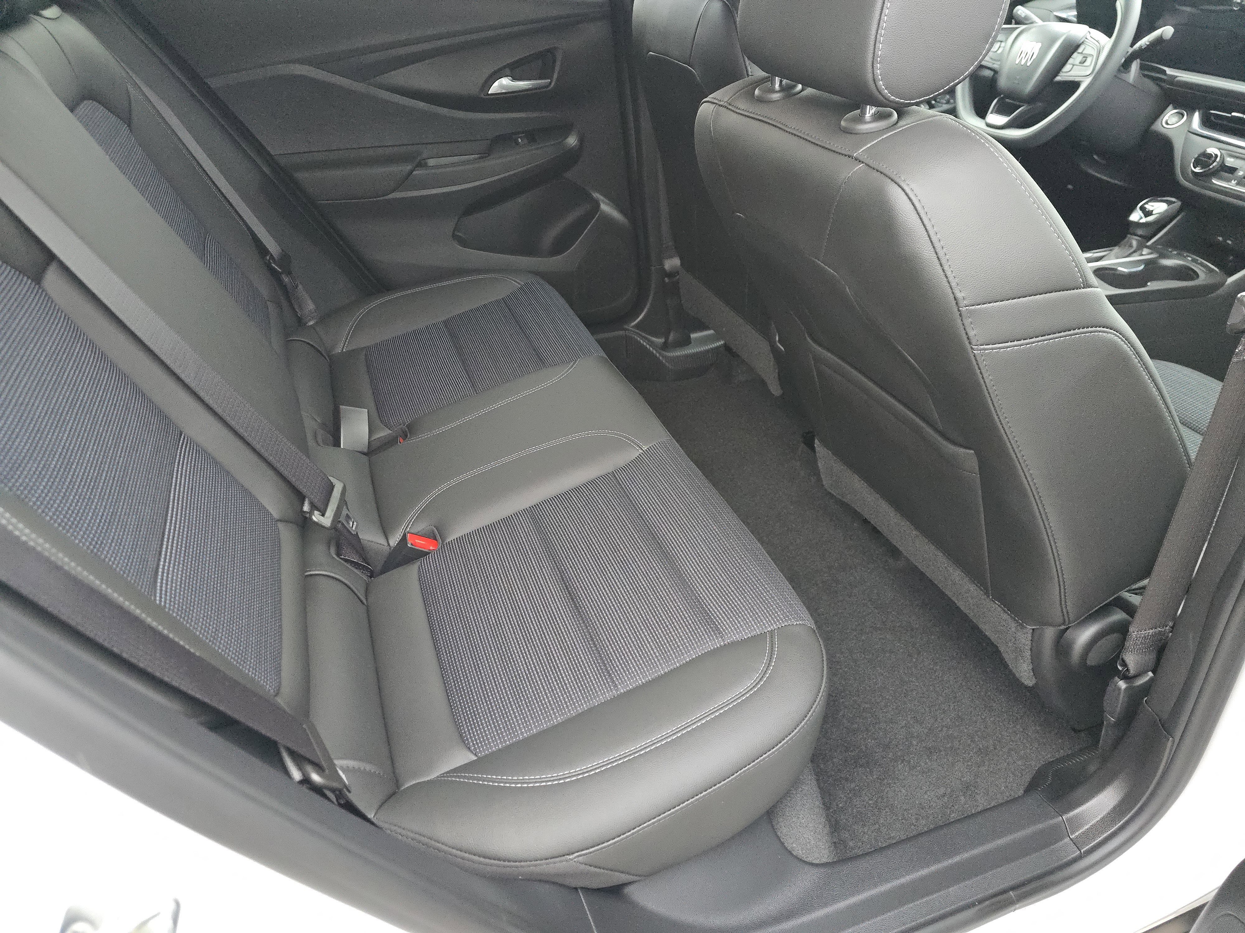 Used 2025 Buick Envista Preferred w/ Convenience II Package image 13