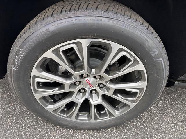 New 2026 GMC Yukon XL Denali w/ Denali Reserve Package image 13