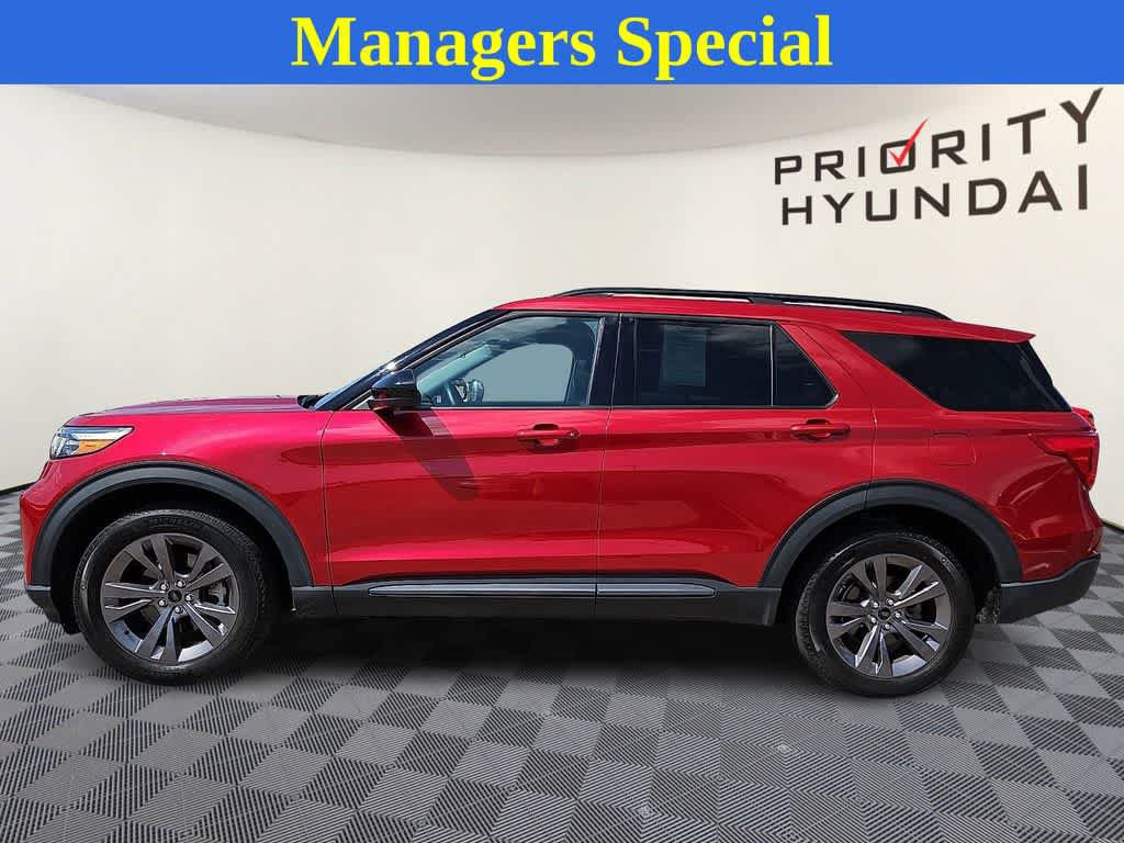 Used 2022 Ford Explorer XLT w/ Equipment Group 202A AWD/4WD image 7