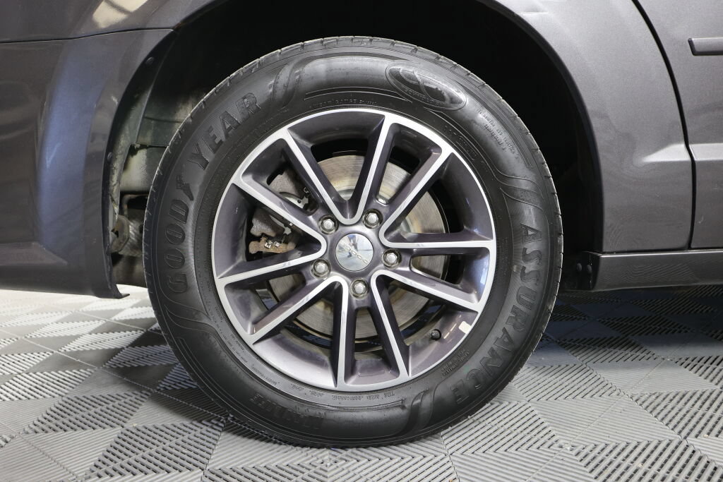 Used 2017 Dodge Grand Caravan SXT FWD image 7
