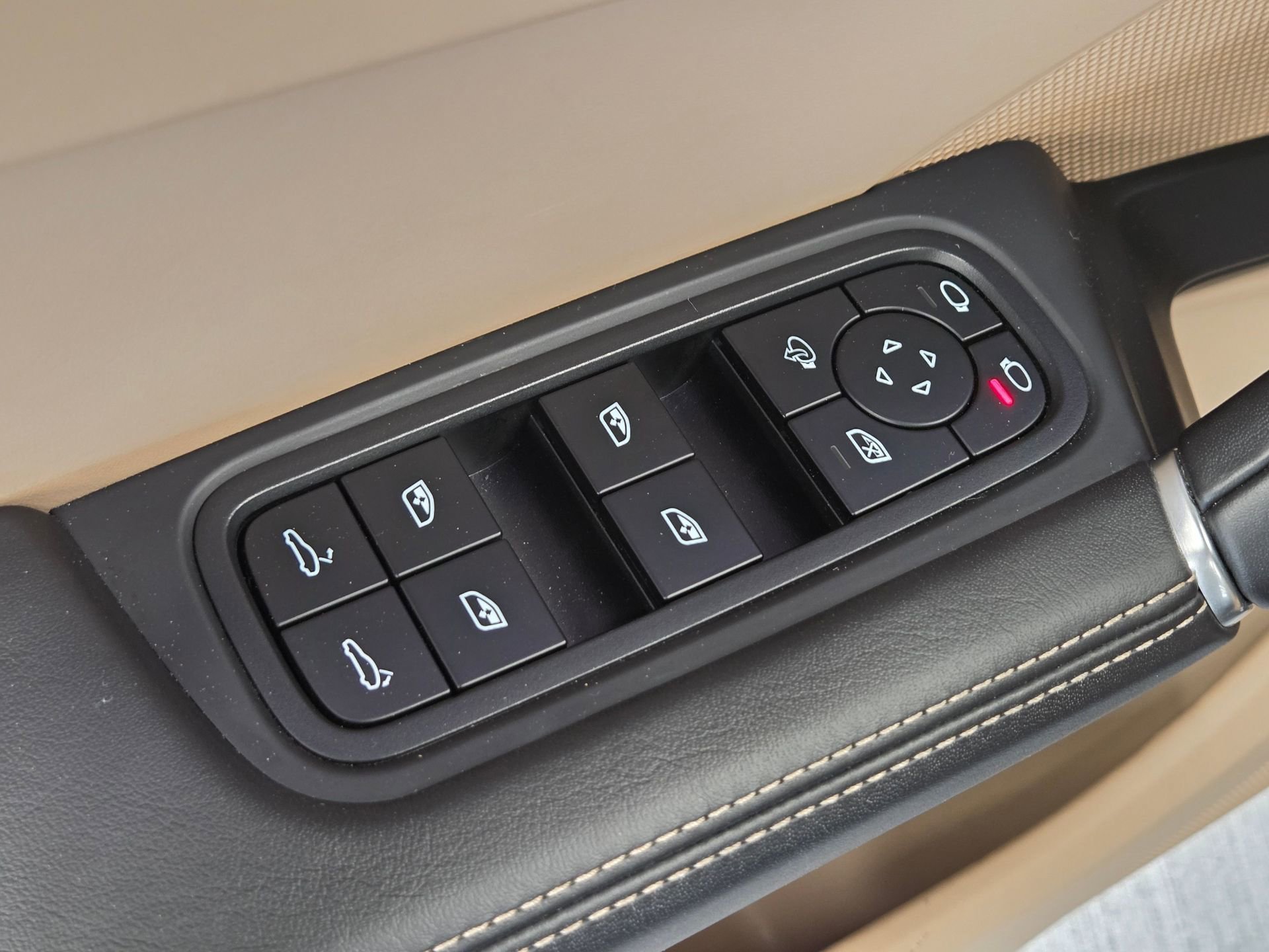 Certified 2022 Porsche Cayenne AWD/4WD image 15