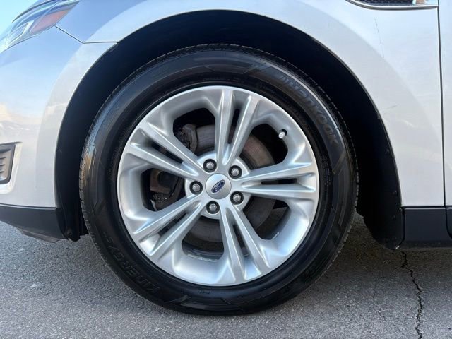 Used 2016 Ford Taurus SE FWD image 12