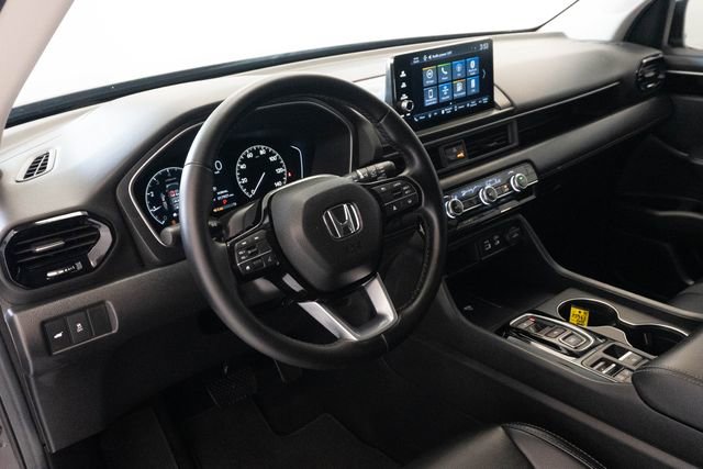 Used 2025 Honda Pilot EX-L image 3