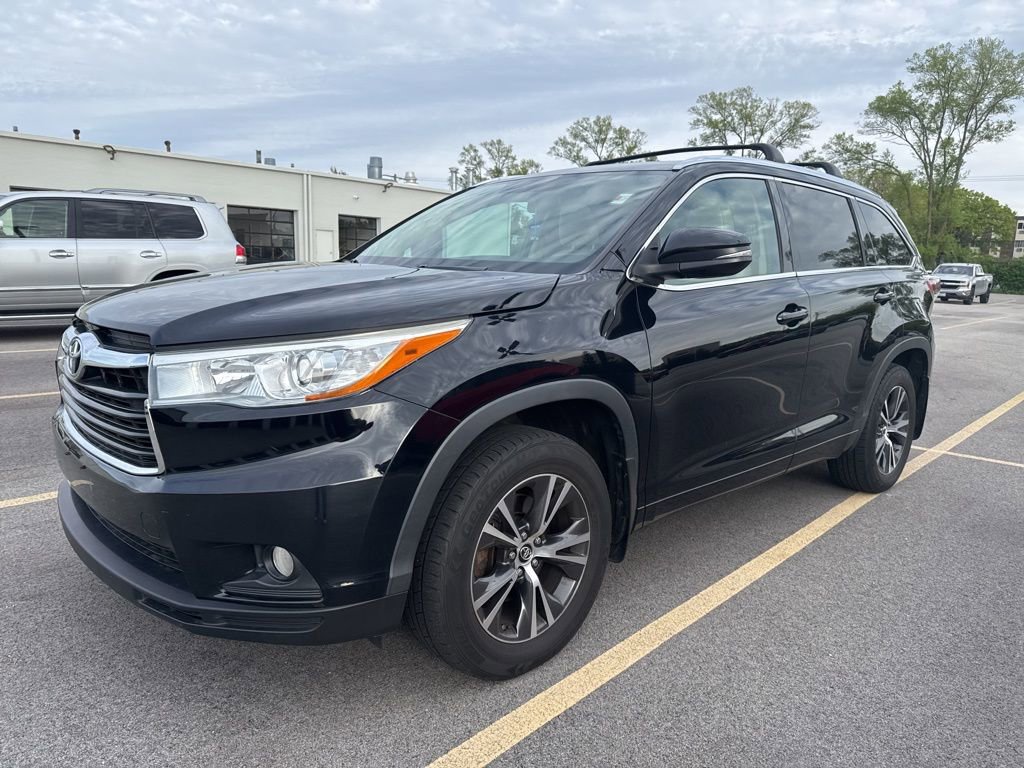 Used 2016 Toyota Highlander XLE AWD/4WD image 1