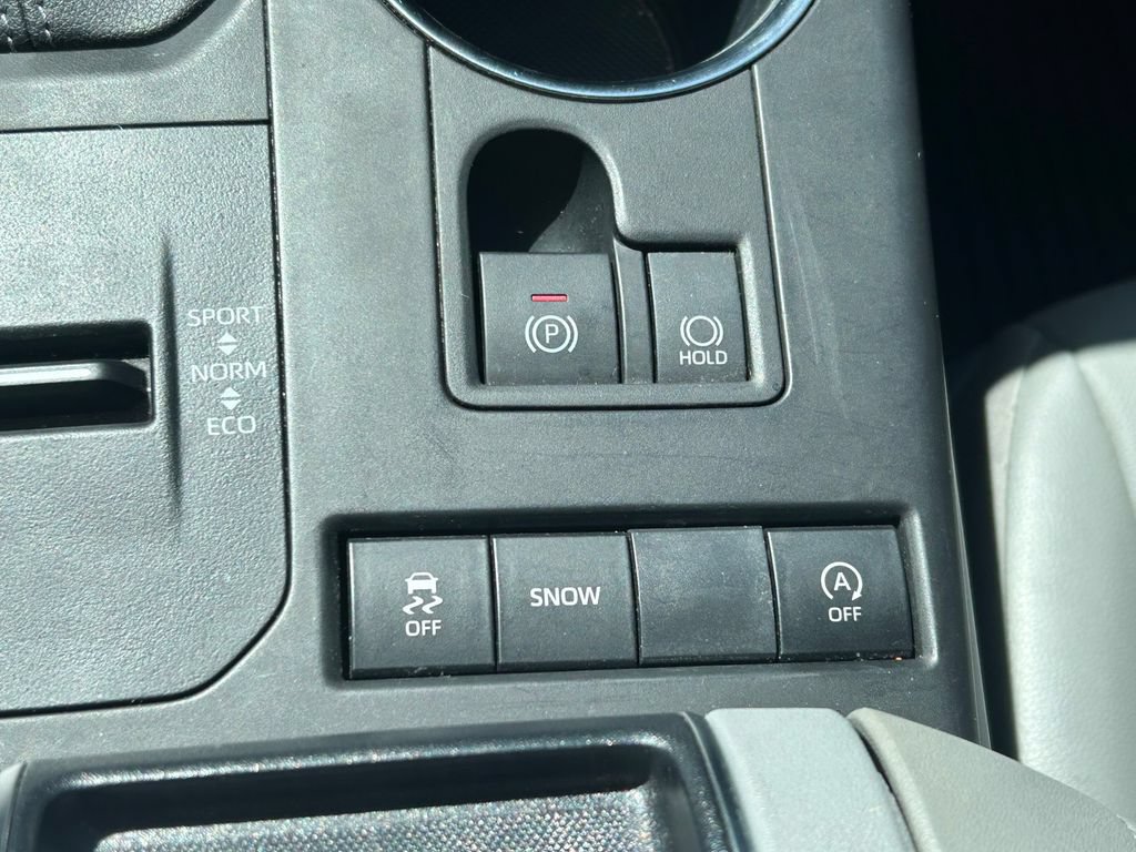 Used 2022 Toyota Highlander XLE FWD image 29