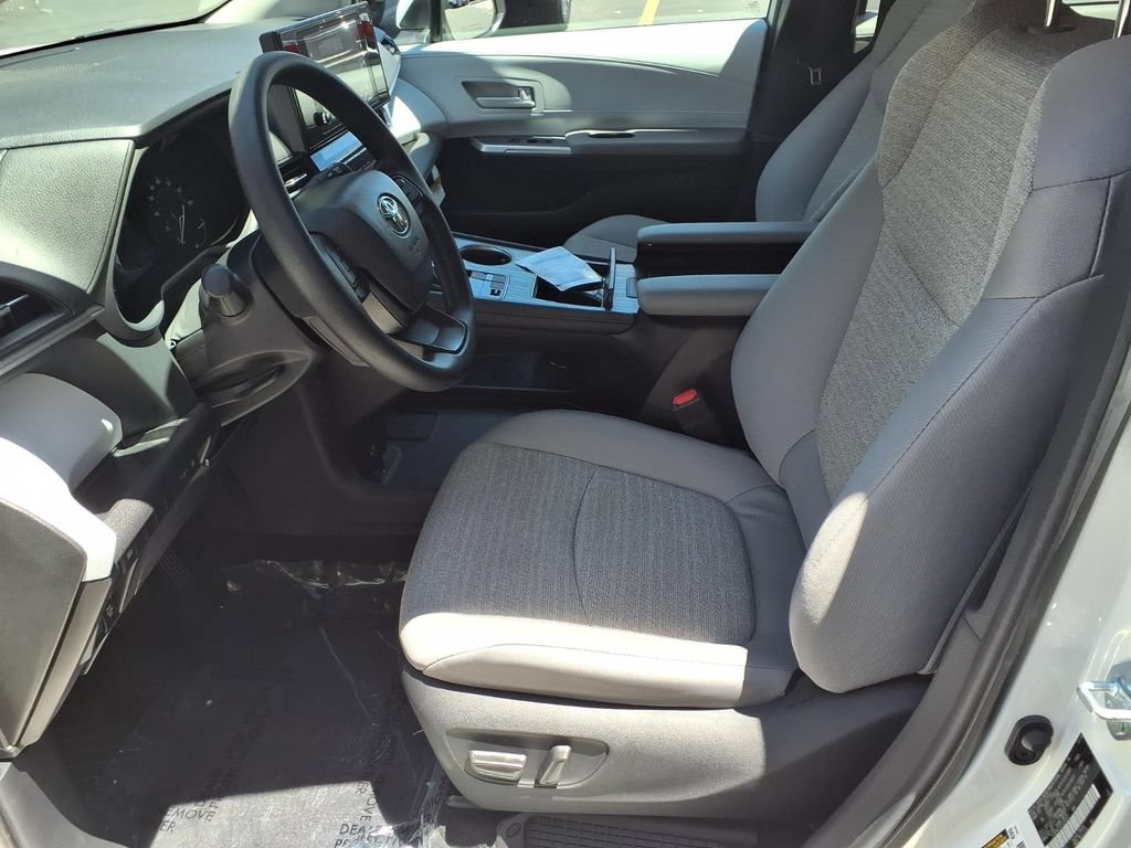 Certified 2026 Toyota Sienna LE FWD image 16