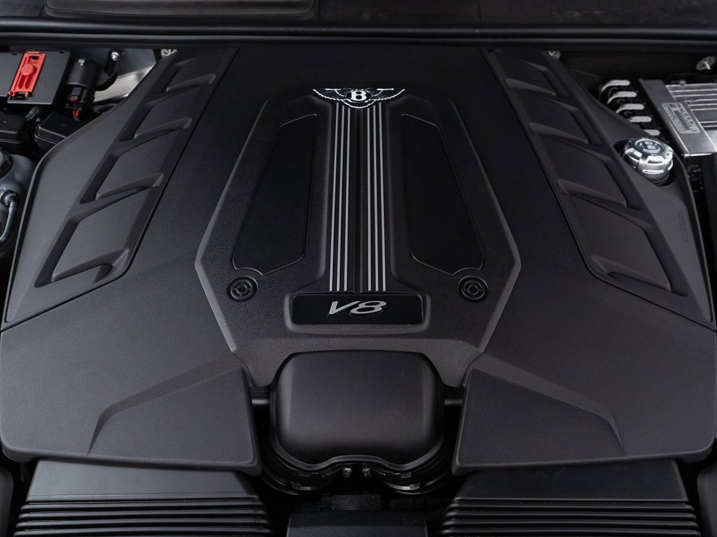 Used 2025 Bentley Bentayga image 50