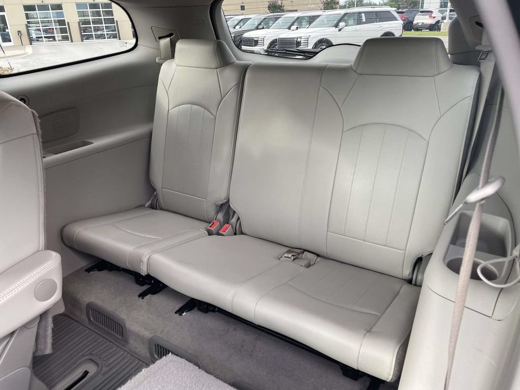 Used 2017 Buick Enclave Leather FWD image 3