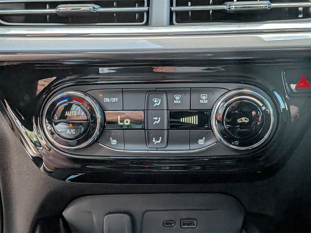 New 2026 Chevrolet Trax ACTIV w/ Driver Confidence Package FWD image 17