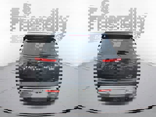 Used 2022 Nissan Pathfinder Platinum w/ Cargo Package image 4