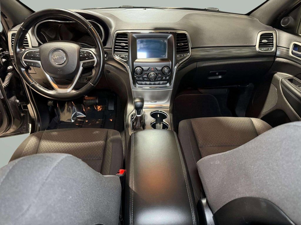 Used 2020 Jeep Grand Cherokee Laredo image 18