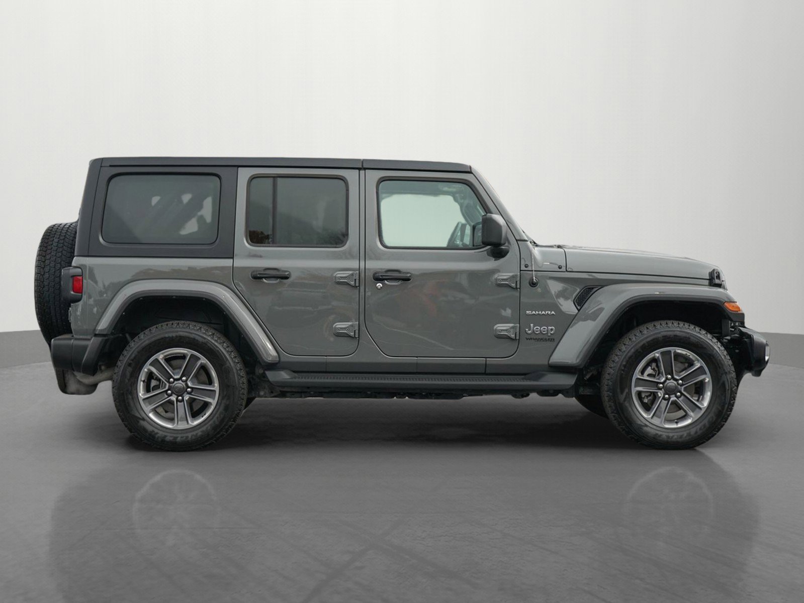 Used 2022 Jeep Wrangler Unlimited Sahara w/ Cold Weather Group image 8
