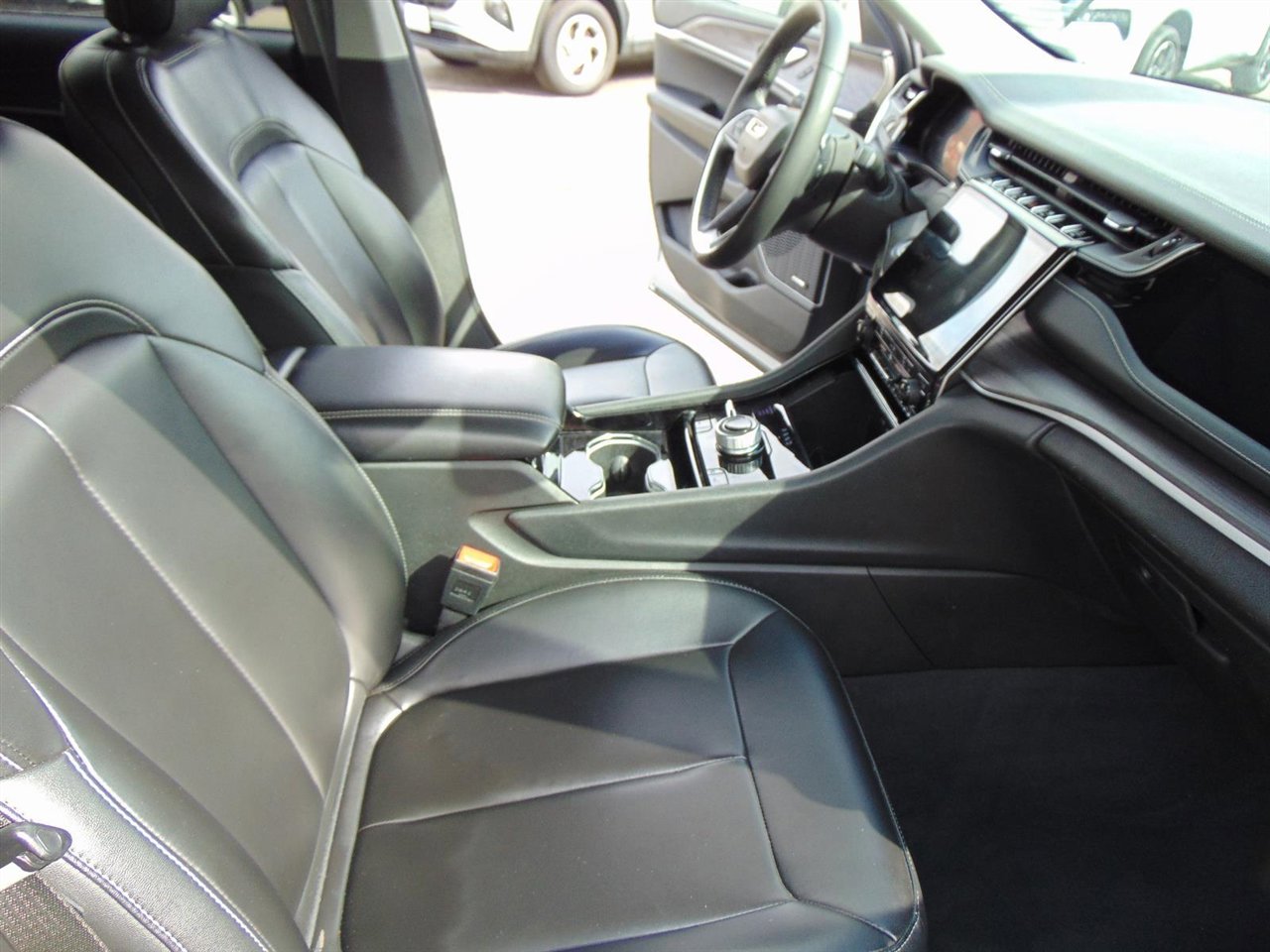 Used 2023 Jeep Grand Cherokee 4WD 4xe image 21