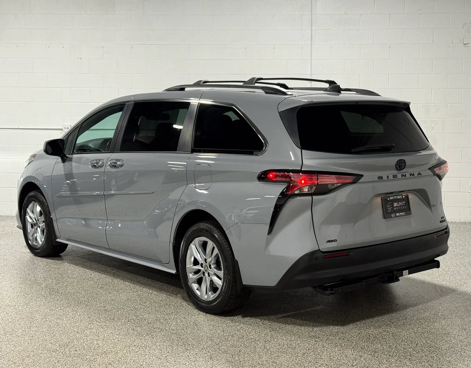 Used 2022 Toyota Sienna XLE Woodland Edition w/ Protection Package (TMS) AWD/4WD image 8