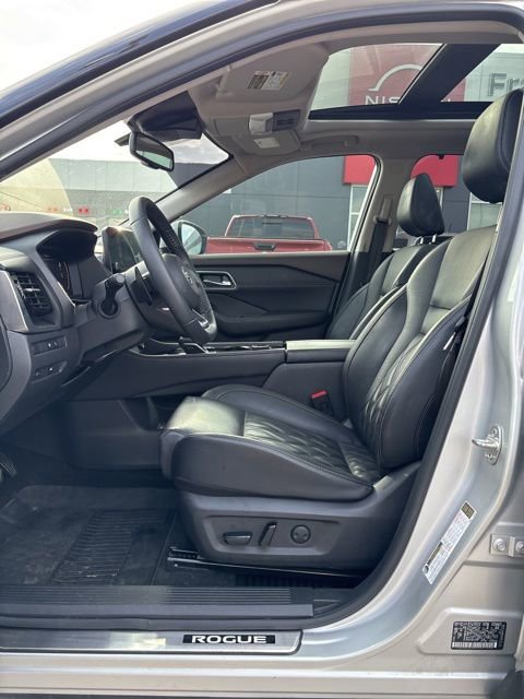 Used 2021 Nissan Rogue Platinum AWD/4WD image 5