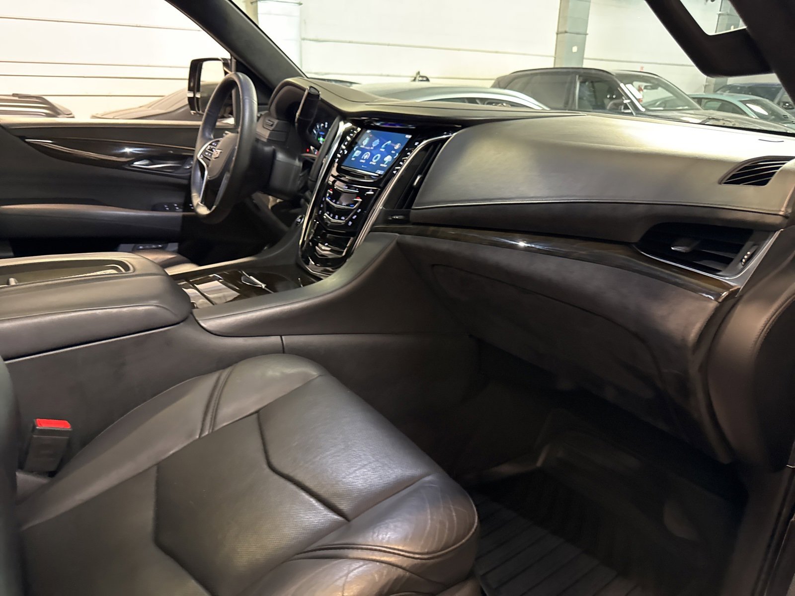 Used 2017 Cadillac Escalade ESV Platinum image 33