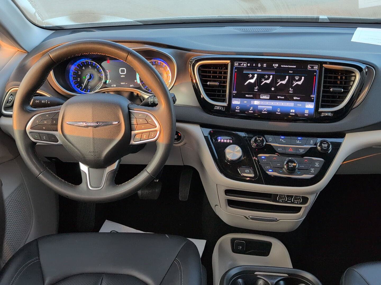 Used 2024 Chrysler Pacifica Touring-L FWD image 16