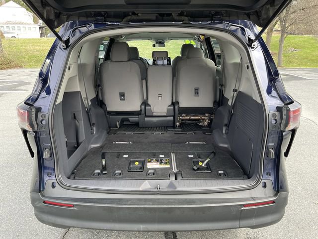 Used 2024 Toyota Sienna LE AWD/4WD image 22
